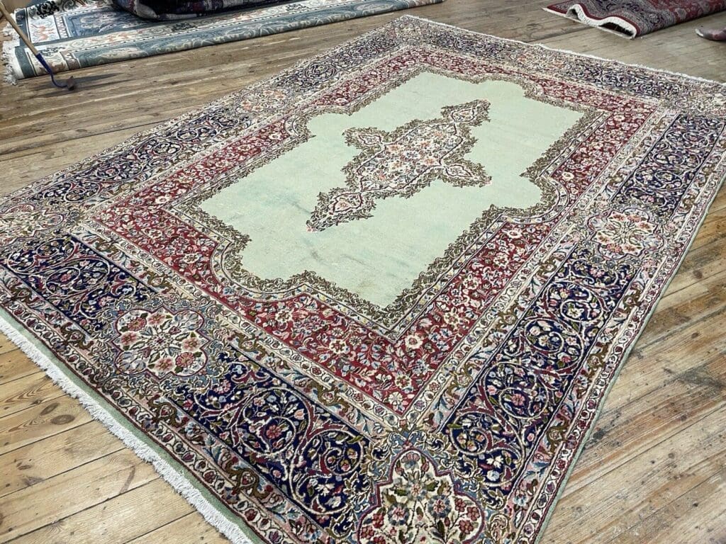 antiker-kerman-perserteppich-350x250-cm-extrem-fein-geknupft-florhohe-4mm-1-8 Perserteppich Kerman 350 x 250 cm Wolle handgeknüpft