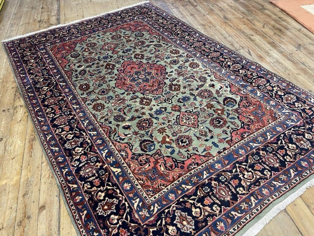 perserteppich-305x205-cm-medaillon-muster-in-lebendigem-grun-8-mm-4 Perserteppich 305x205 cm Wolle handgeknüpft