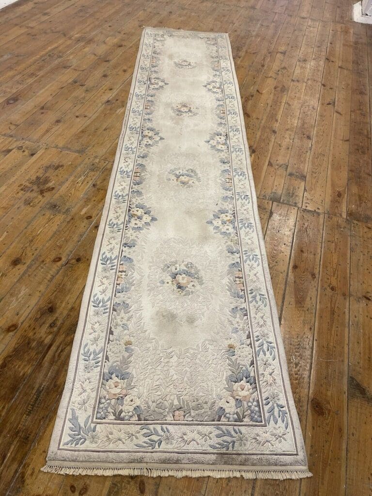 original-peking-laufer-350x76-cm-reine-seide-grau-beige-handgeknupft-1-4 Orientteppich Peking 350x76 cm Seide handgeknüpft