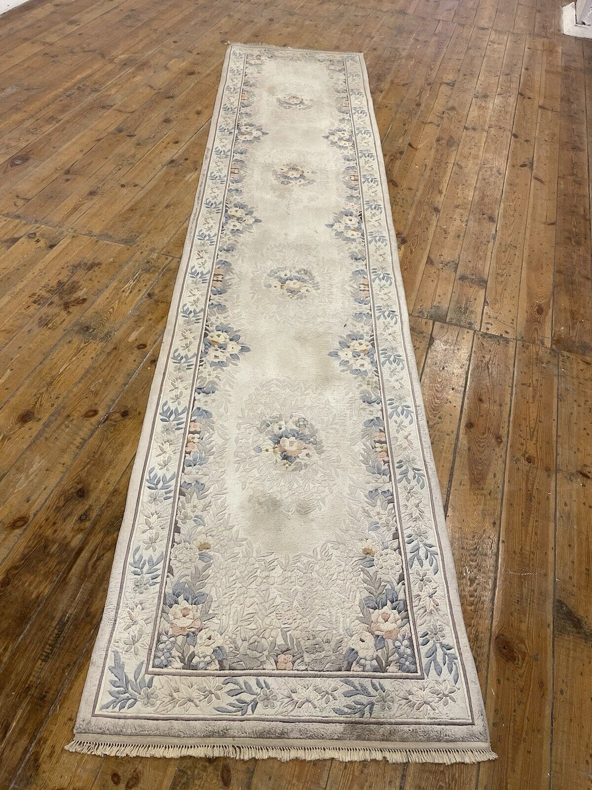 original-peking-laufer-350x76-cm-reine-seide-grau-beige-handgeknupft-1-4 Orientteppich Peking 350x76 cm Seide handgeknüpft
