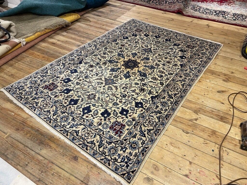 Perserteppich Nain 9 LA 240 x 160 cm Wolle Seide handgeknüpft