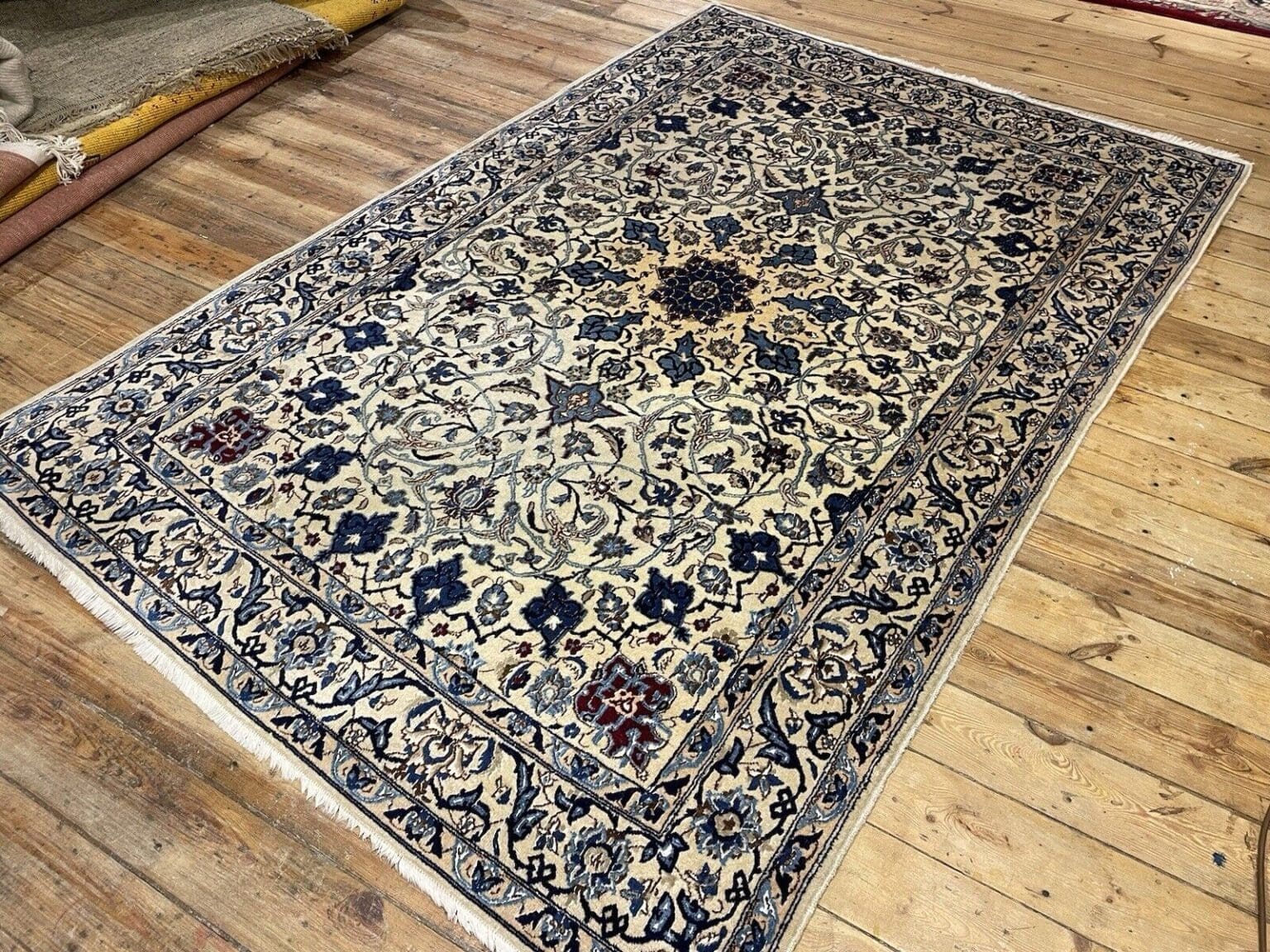 Perserteppich Nain 9 LA 240 x 160 cm Wolle Seide handgeknüpft