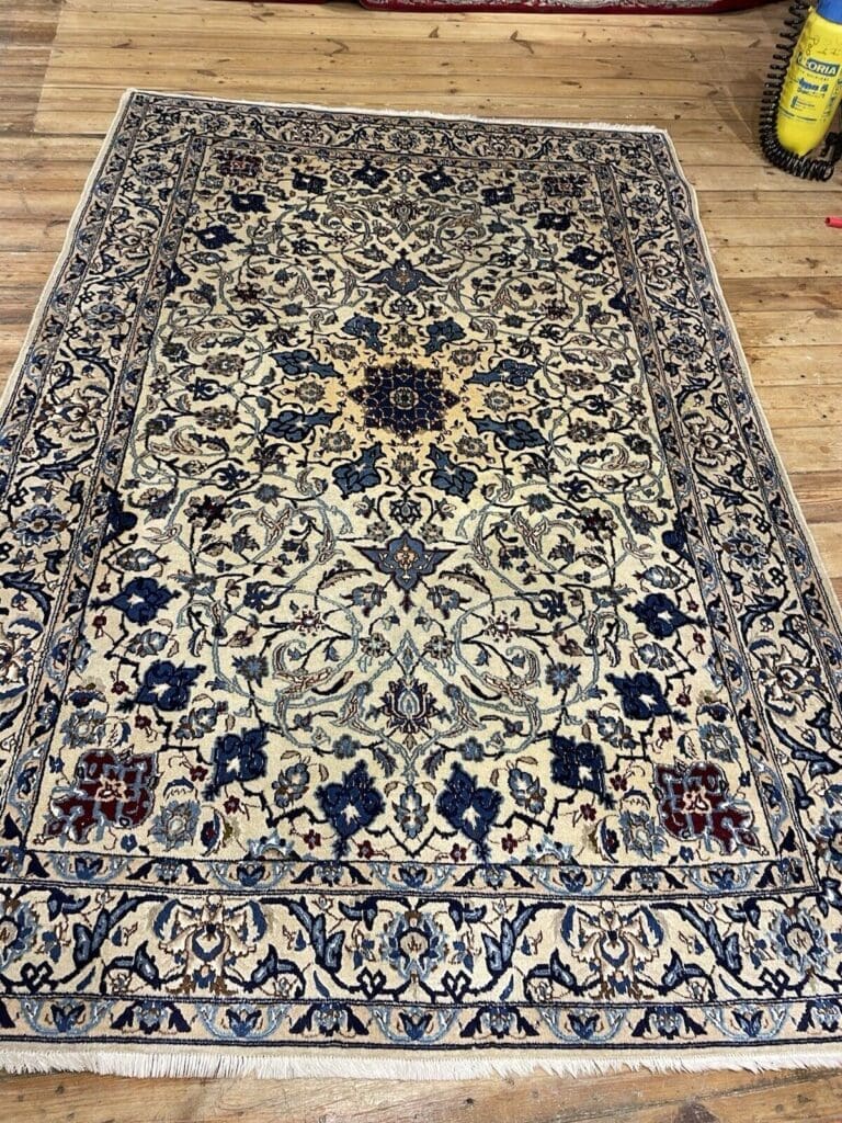 Perserteppich Nain 9 LA 240 x 160 cm Wolle Seide handgeknüpft