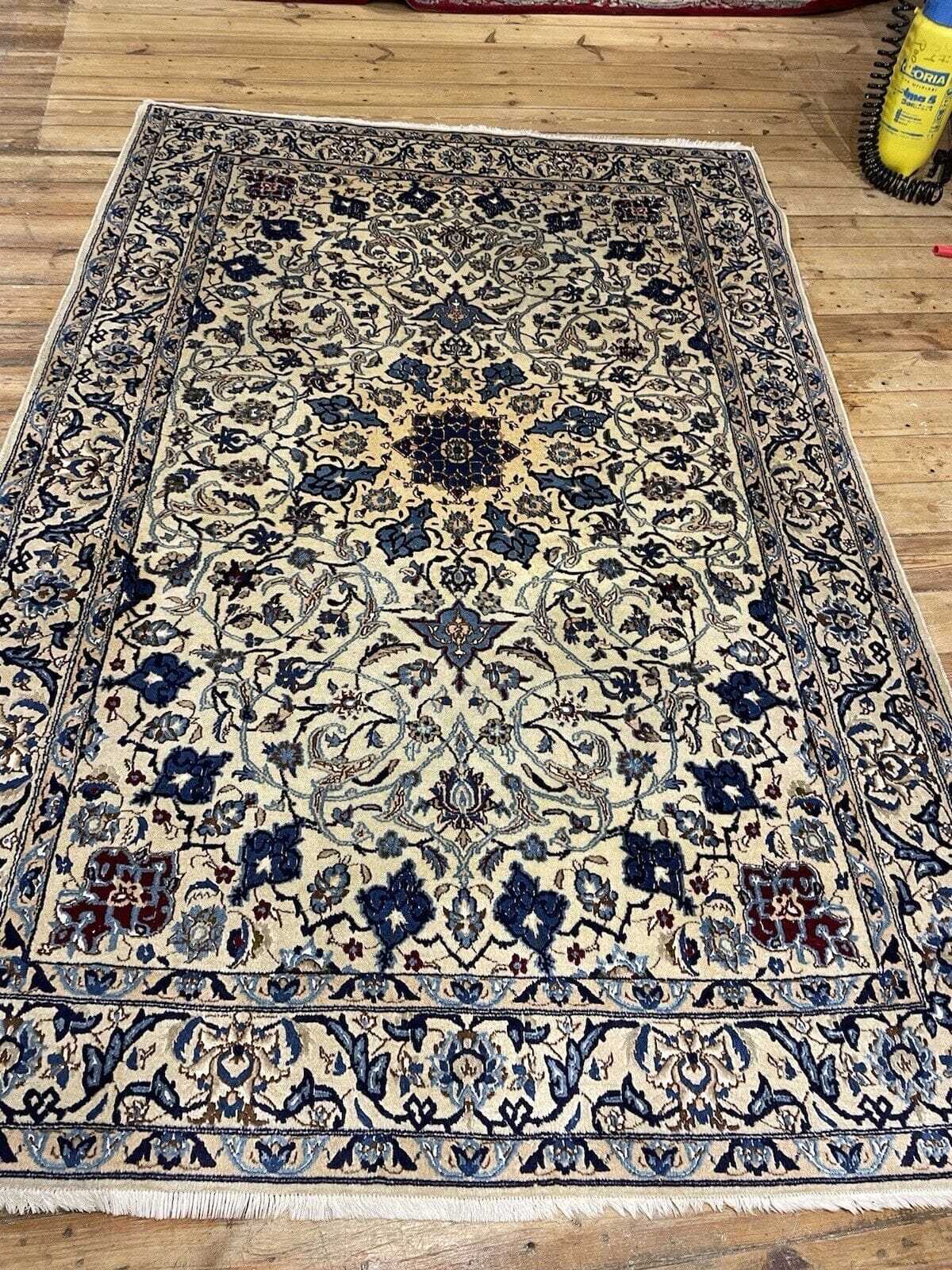Perserteppich Nain 9 LA 240 x 160 cm Wolle Seide handgeknüpft