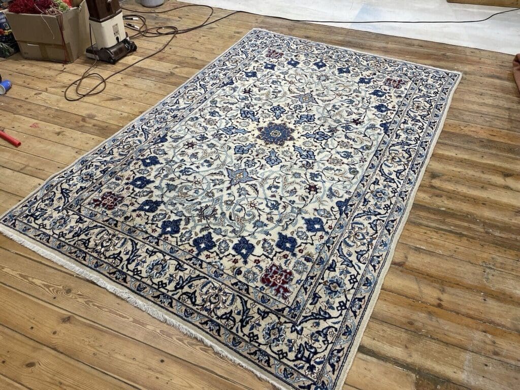 Perserteppich Nain 9 LA 240 x 160 cm Wolle Seide handgeknüpft