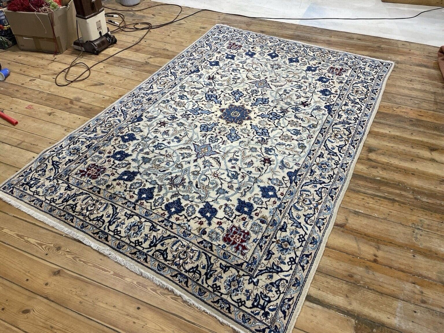 Perserteppich Nain 9 LA 240 x 160 cm Wolle Seide handgeknüpft