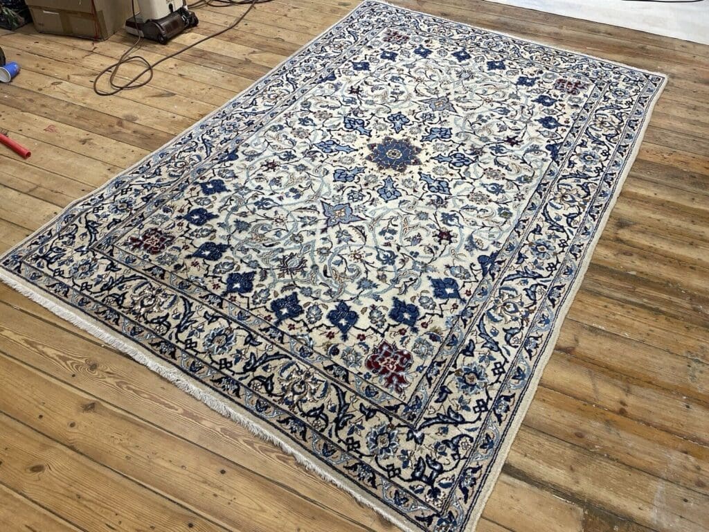 Perserteppich Nain 9 LA 240 x 160 cm Wolle Seide handgeknüpft