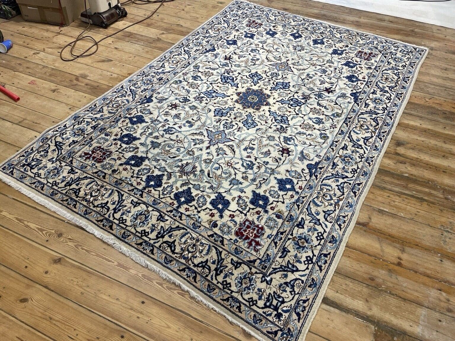 Perserteppich Nain 9 LA 240 x 160 cm Wolle Seide handgeknüpft