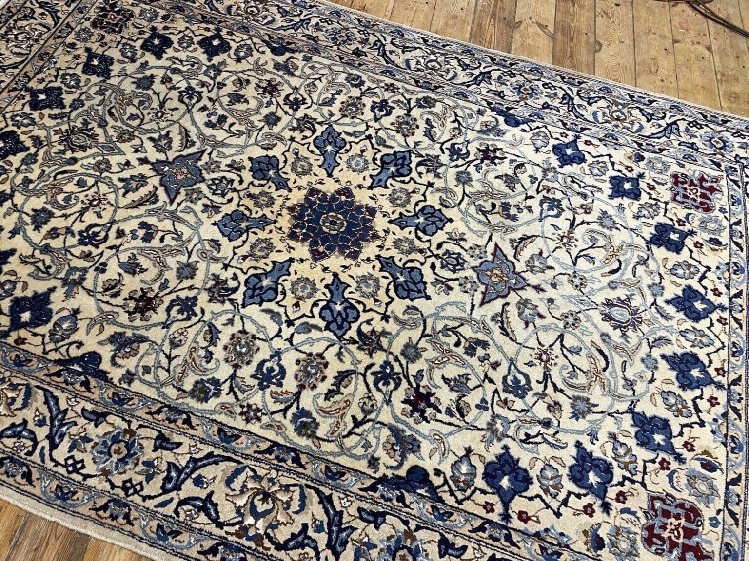 Perserteppich Nain 9 LA 240 x 160 cm Wolle Seide handgeknüpft