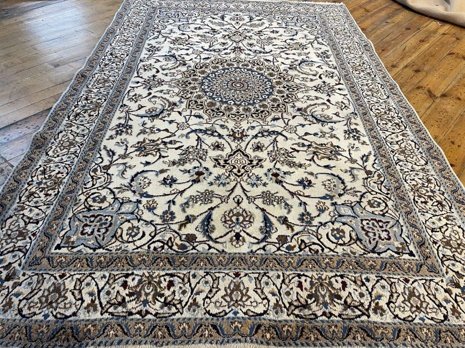 Perserteppich Nain 270x170 cm Wolle handgeknüpft
