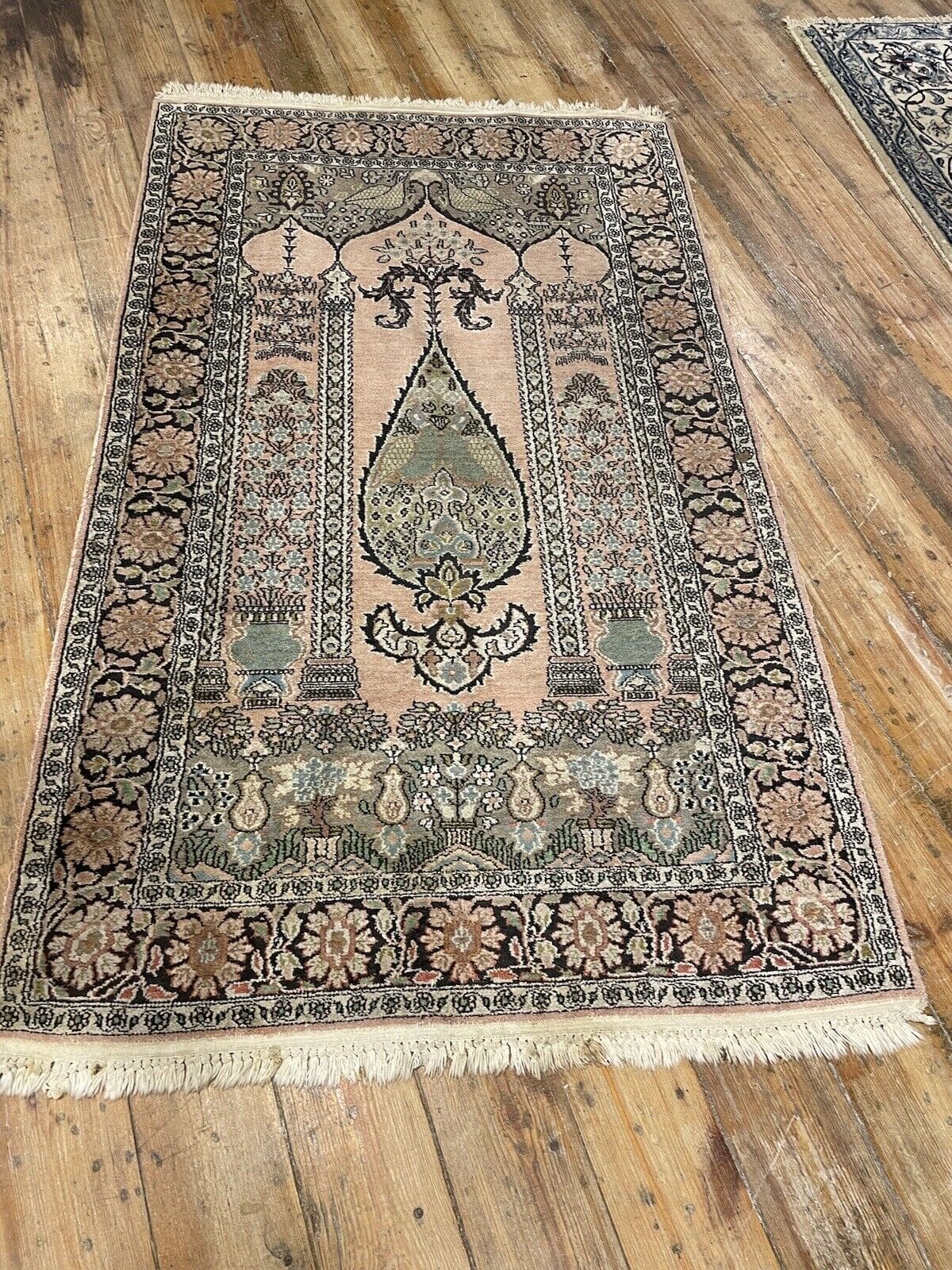 perserteppich-155x92-cm-modernes-medallion-handgeknupft-aus-100-reiner-4 Orientteppich Indien 155x92 cm Seide handgeknüpft