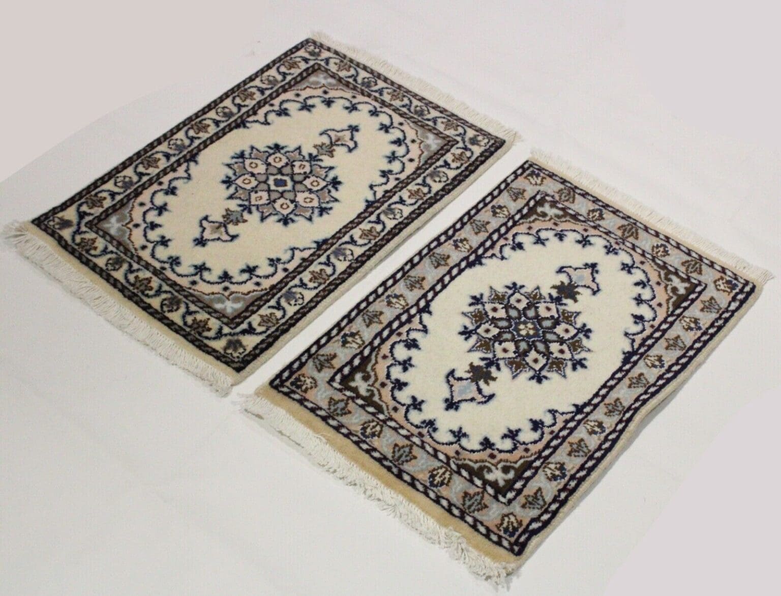 Perserteppich Nain 40 cm x 60 cm handgeknüpft (Verkauft)