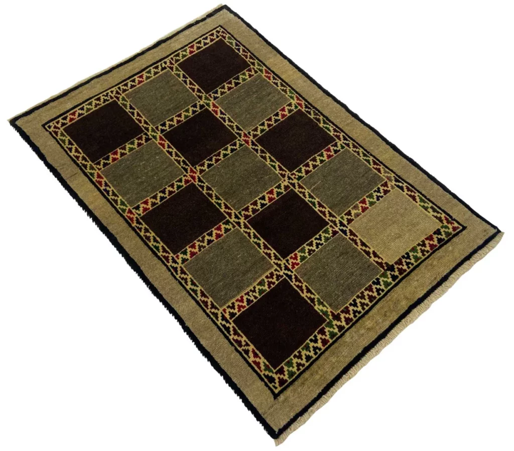 gabbeh-142-x-100-cm-90000-180000-knoten-m-ausgefallene-muster-aus-2 Perserteppich Fars 142 x 100 cm Wolle handgeknüpft