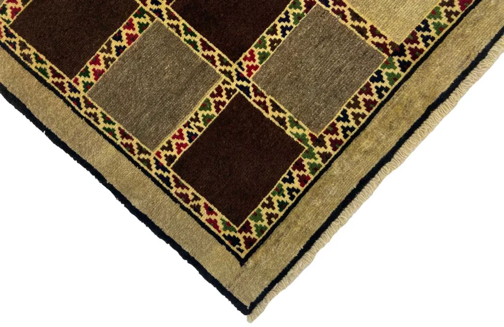 gabbeh-142-x-100-cm-90000-180000-knoten-m-ausgefallene-muster-aus-3 Perserteppich Fars 142 x 100 cm Wolle handgeknüpft