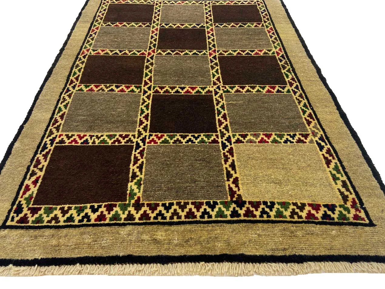 gabbeh-142-x-100-cm-90000-180000-knoten-m-ausgefallene-muster-aus-4 Perserteppich Fars 142 x 100 cm Wolle handgeknüpft