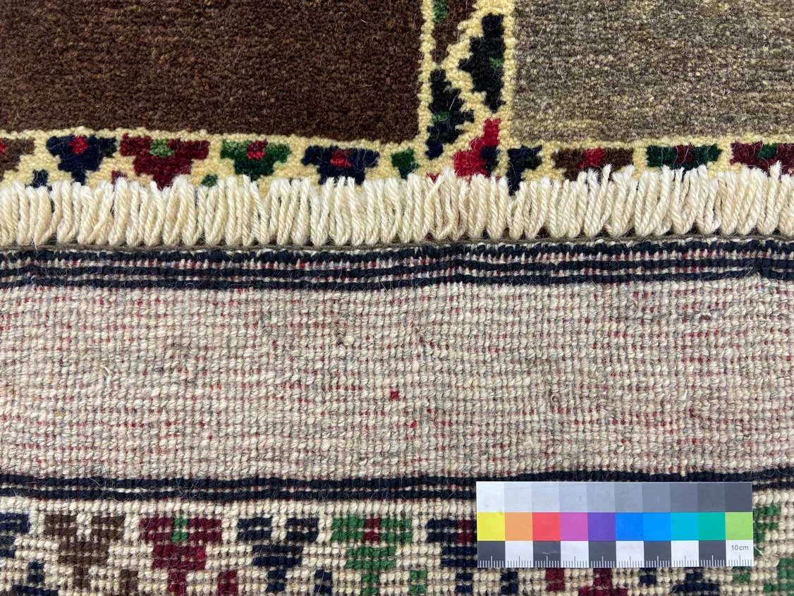 gabbeh-142-x-100-cm-90000-180000-knoten-m-ausgefallene-muster-aus-5 Perserteppich Fars 142 x 100 cm Wolle handgeknüpft