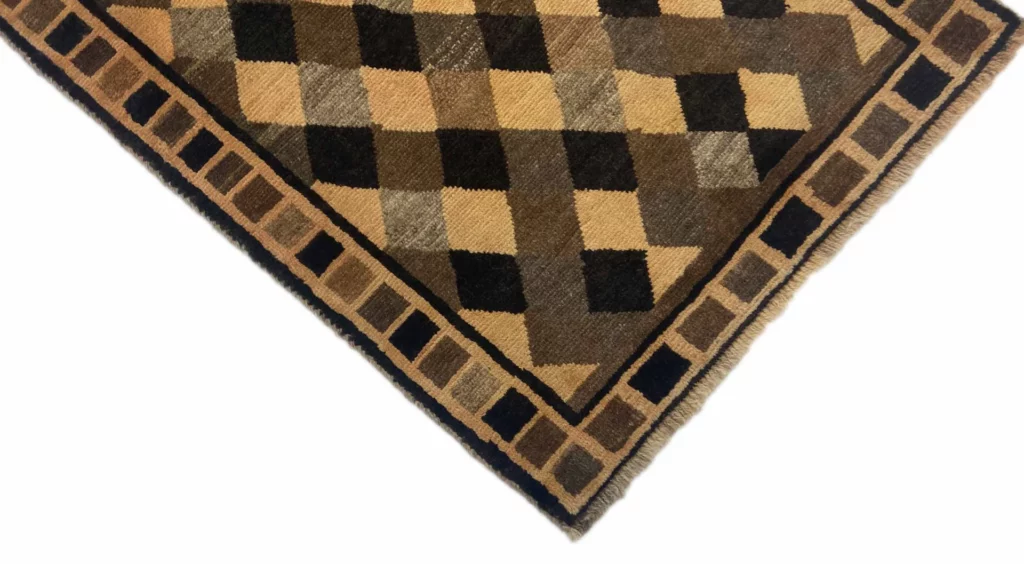 gabbeh-shuli-teppich-150-x-93-cm-ausgefallene-muster-knotendichte-90000-3 Perserteppich Fars 150 x 93 cm Wolle handgeknüpft