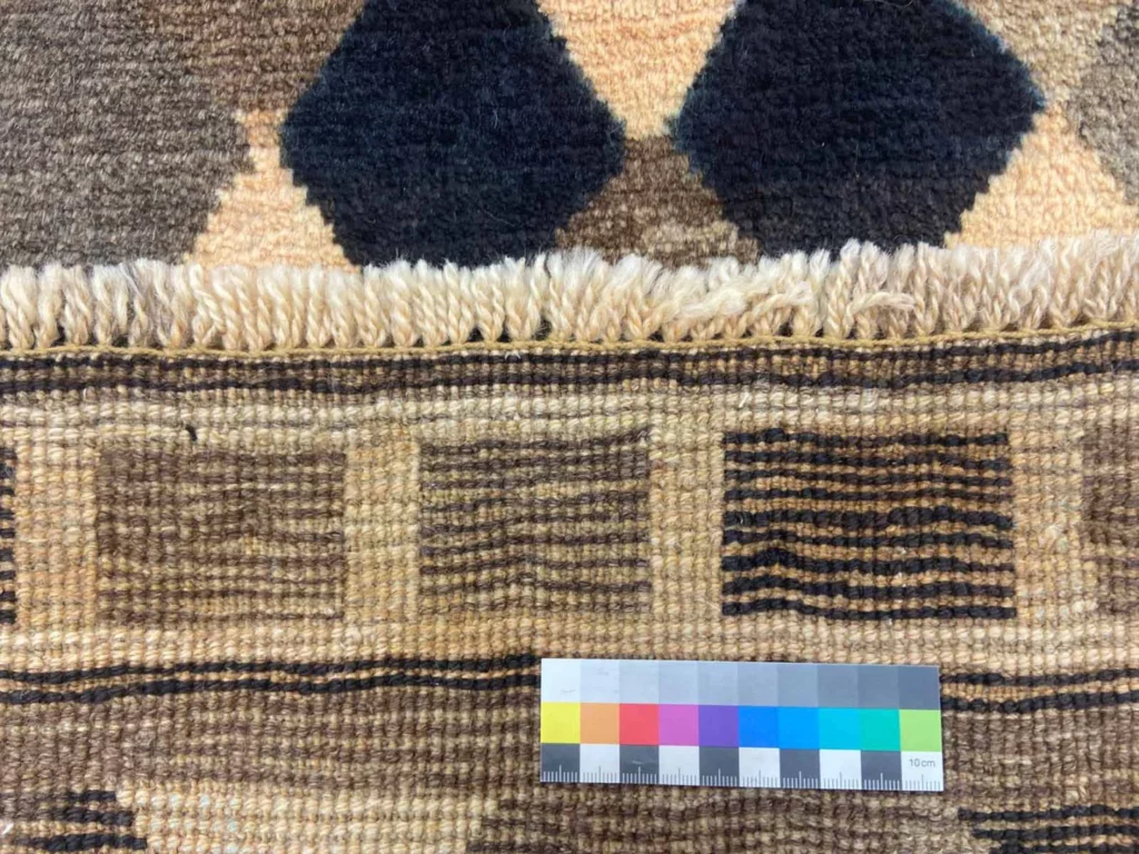 gabbeh-shuli-teppich-150-x-93-cm-ausgefallene-muster-knotendichte-90000-4 Perserteppich Fars 150 x 93 cm Wolle handgeknüpft