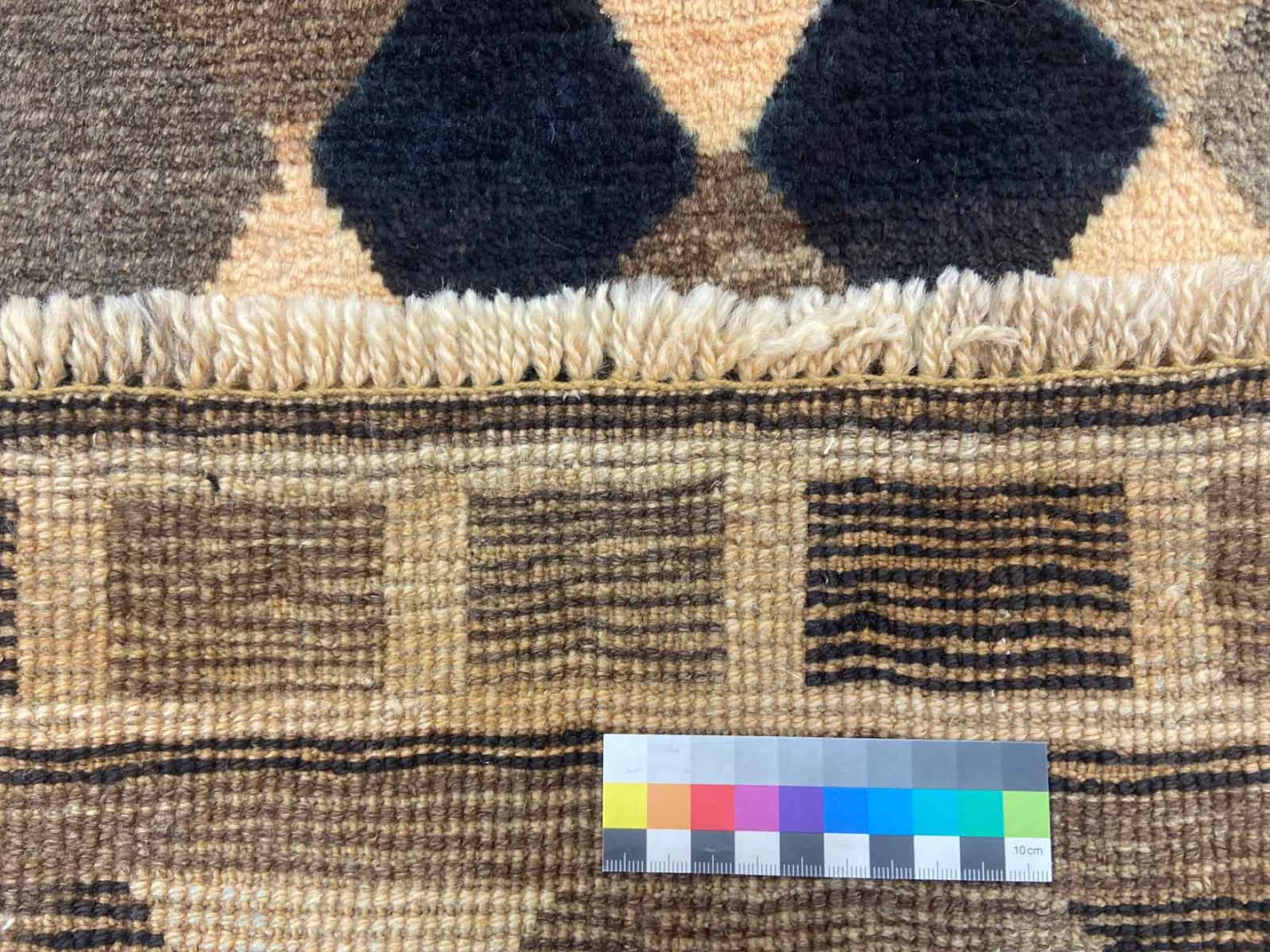 gabbeh-shuli-teppich-150-x-93-cm-ausgefallene-muster-knotendichte-90000-4 Perserteppich Fars 150 x 93 cm Wolle handgeknüpft