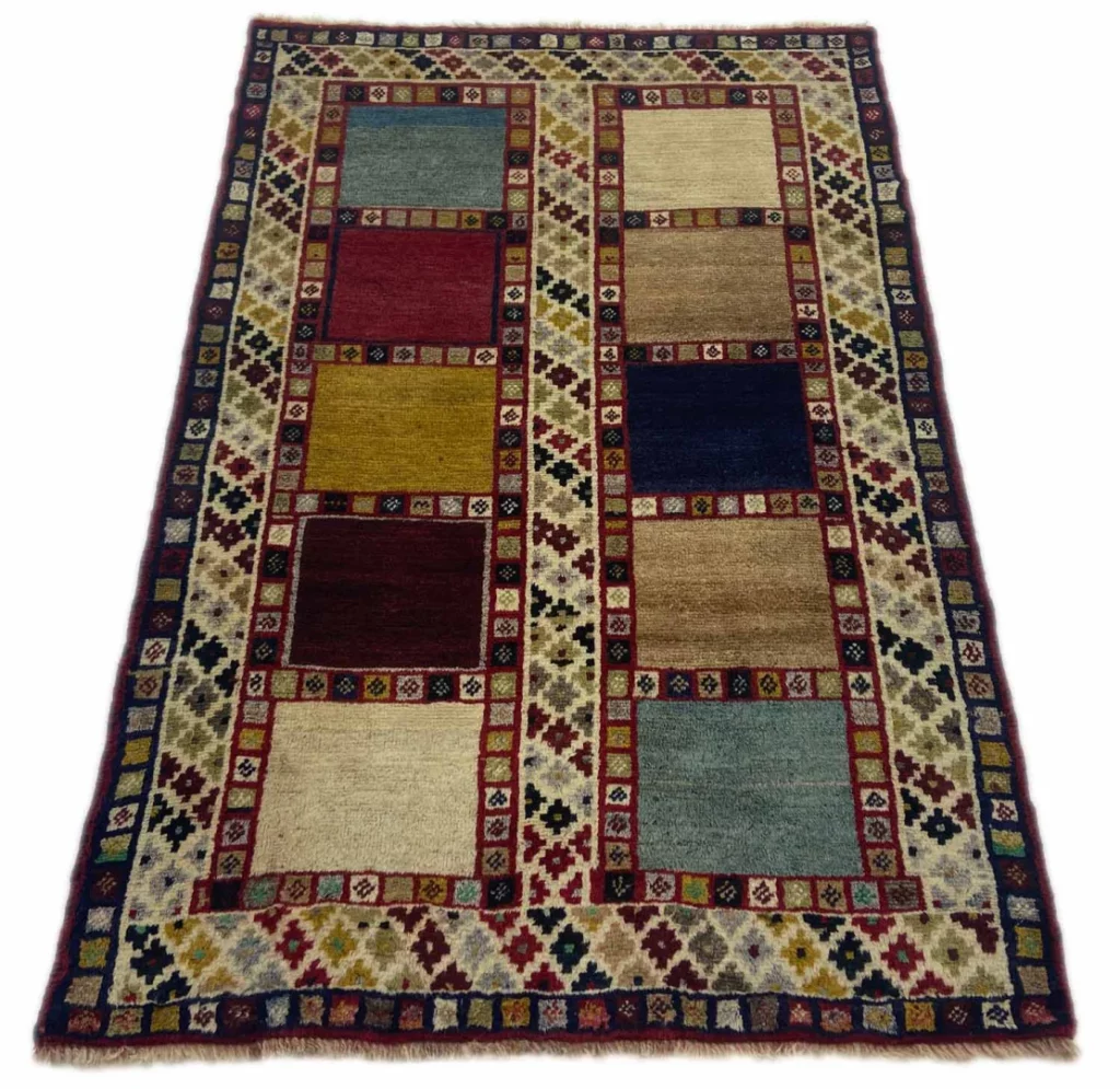 gabbeh-153-x-100-cm-gabbeh-shuli-mit-ausgefallenen-mustern-knotendichte-1 Perserteppich Fars 153 x 100 cm Wolle handgeknüpft