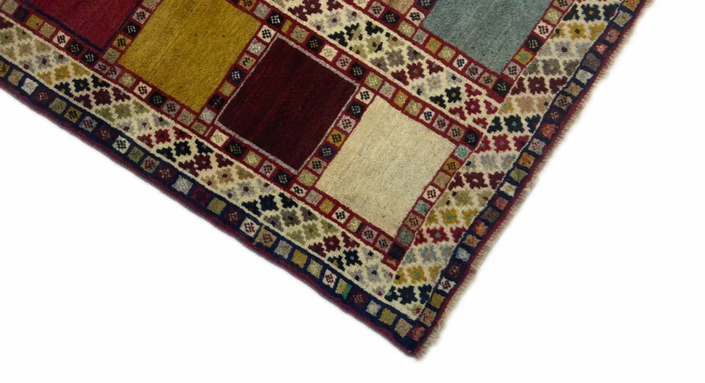 gabbeh-153-x-100-cm-gabbeh-shuli-mit-ausgefallenen-mustern-knotendichte-3 Perserteppich Fars 153 x 100 cm Wolle handgeknüpft