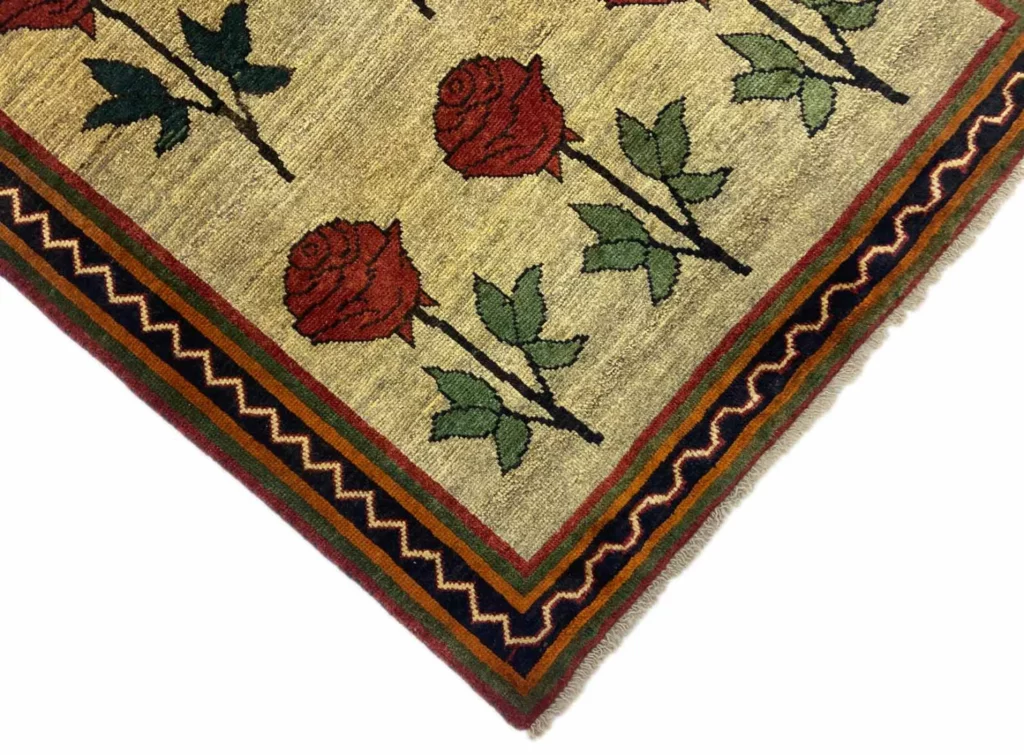 gabbeh-193-x-121-cm-gabbeh-shuli-mit-ausgefallenen-mustern-knotendichte-1-3 Perserteppich Fars 193 x 121 cm Wolle handgeknüpft