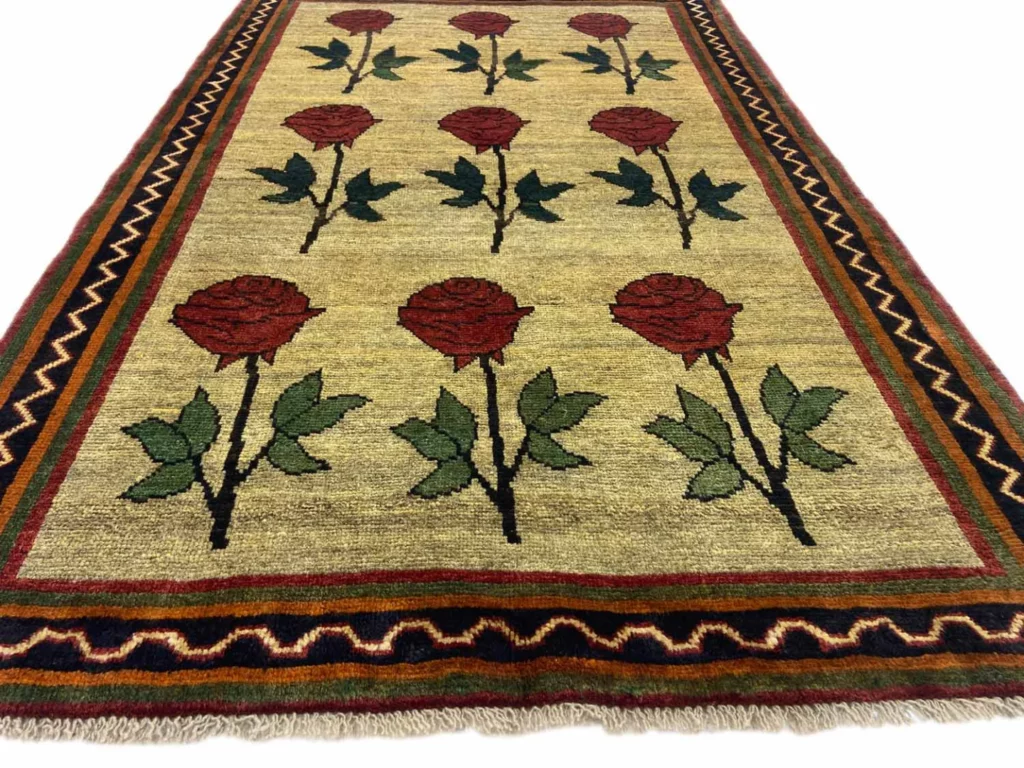 gabbeh-193-x-121-cm-gabbeh-shuli-mit-ausgefallenen-mustern-knotendichte-1-4 Perserteppich Fars 193 x 121 cm Wolle handgeknüpft