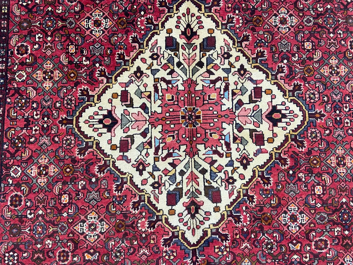 Perserteppich Hosseinabad 327 x 217 cm Wolle handgeknüpft