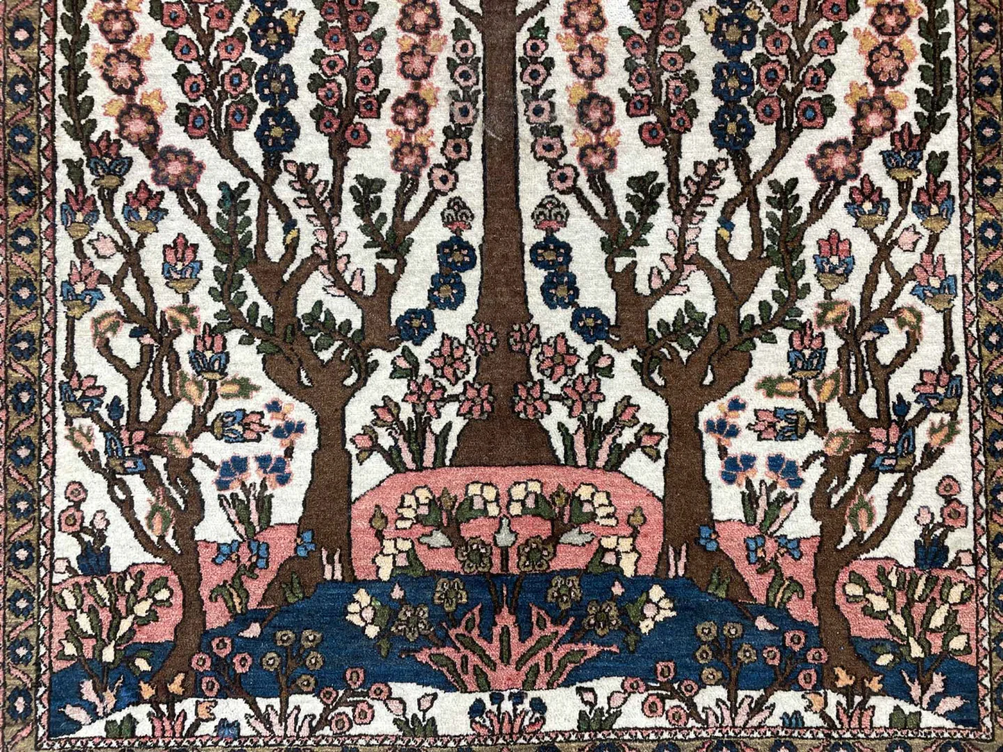 Perserteppich Isfahan 204 x 142 cm Wolle handgeknüpft
