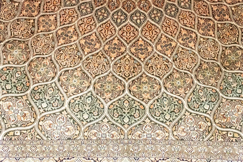 kaschmir-seide-teppich-280-x-185-cm-hohe-knotendichte-florales-feldmuster-1-5 Orientteppich Nordindien 280 x 185 cm Kaschmir handgeknüpft