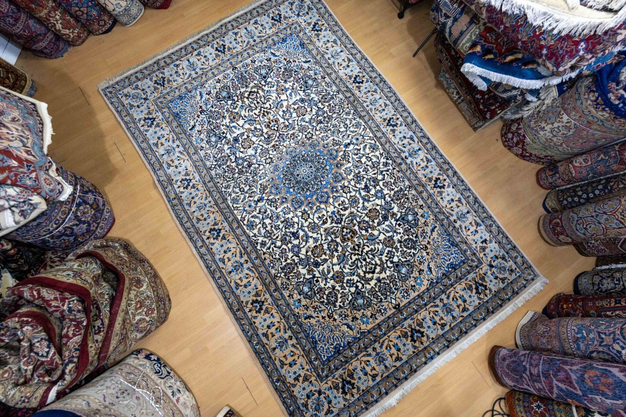 Perserteppich Nain 308 x 198 cm Wolle handgeknüpft (Verkauft)