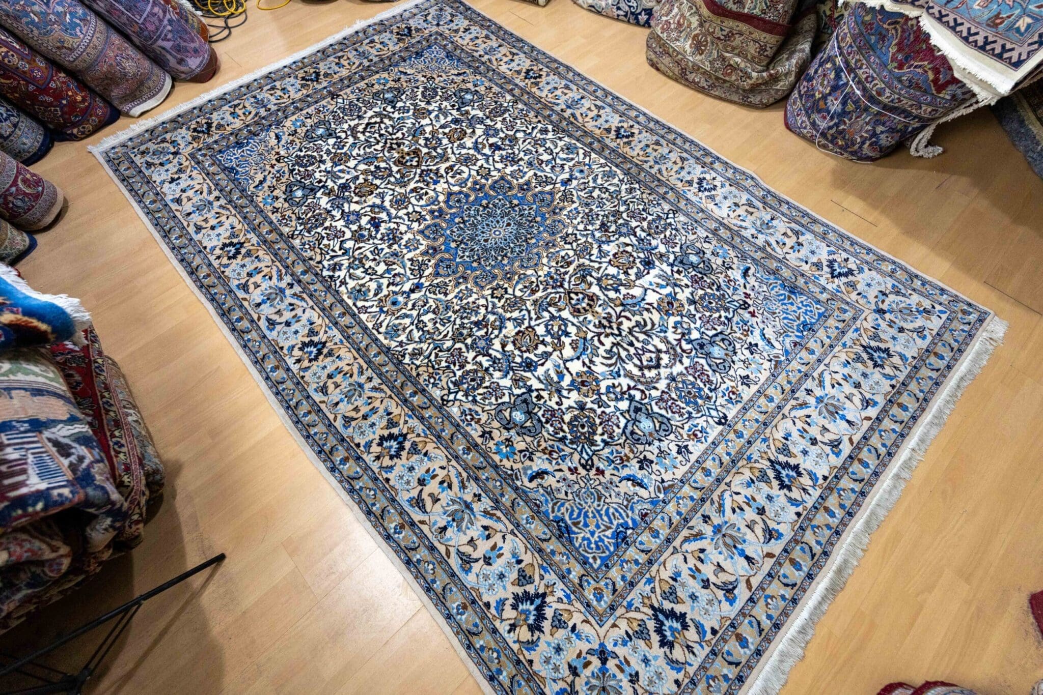 Perserteppich Nain 308 x 198 cm Wolle handgeknüpft (Verkauft)