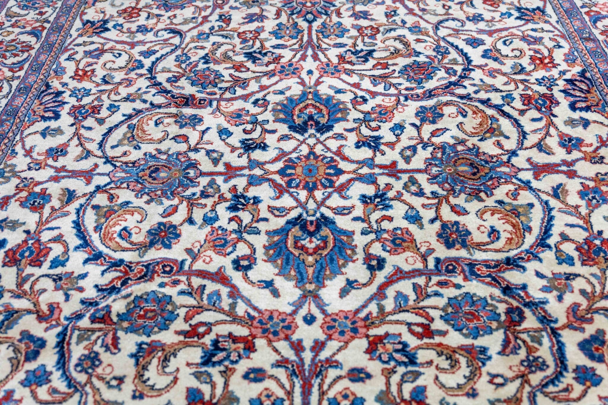 Perserteppich Sarough 319 x 227 cm handgeknüpft (Verkauft)
