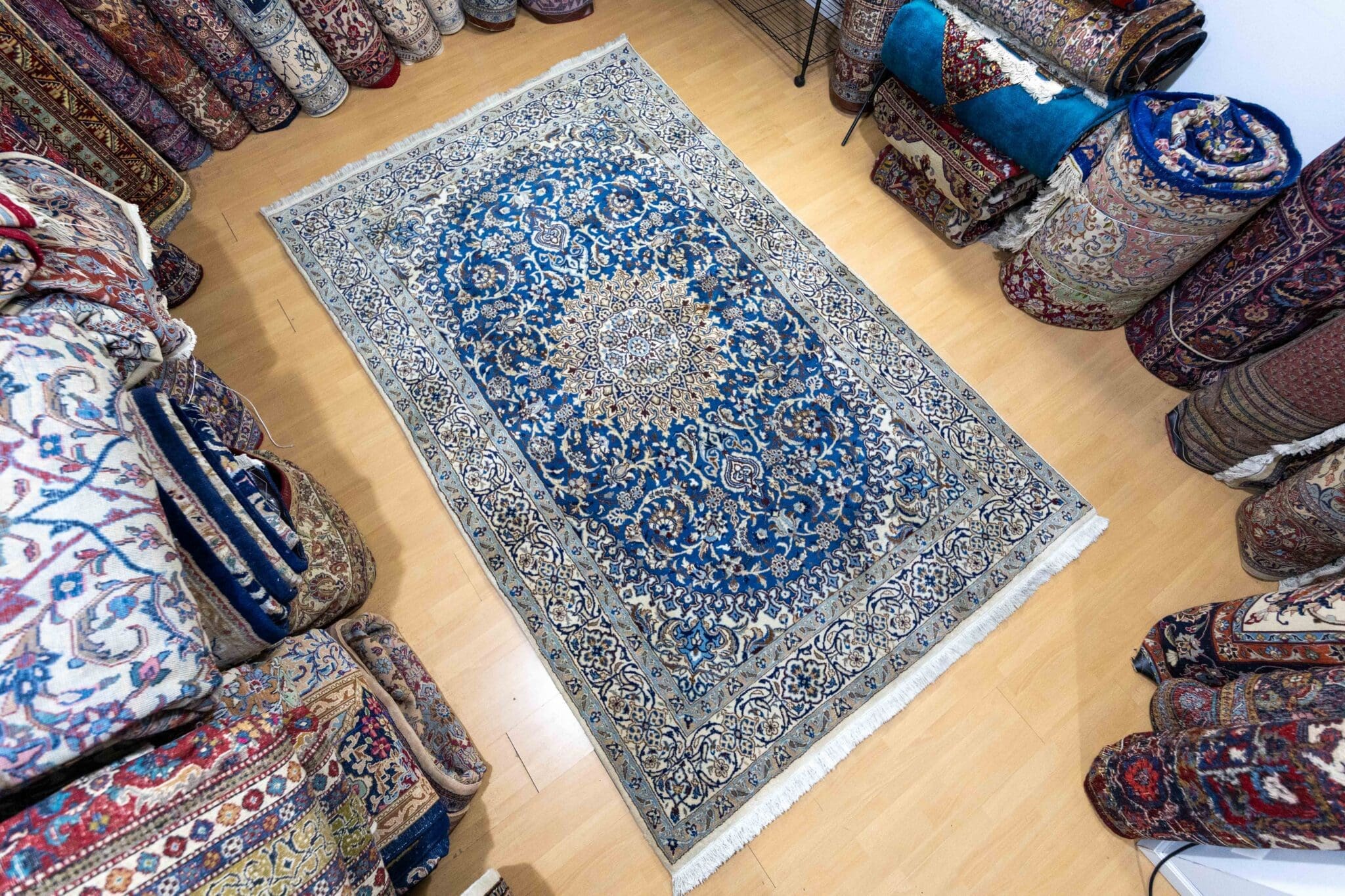 Perserteppich Nain 299 x 182 cm Wolle handgeknüpft