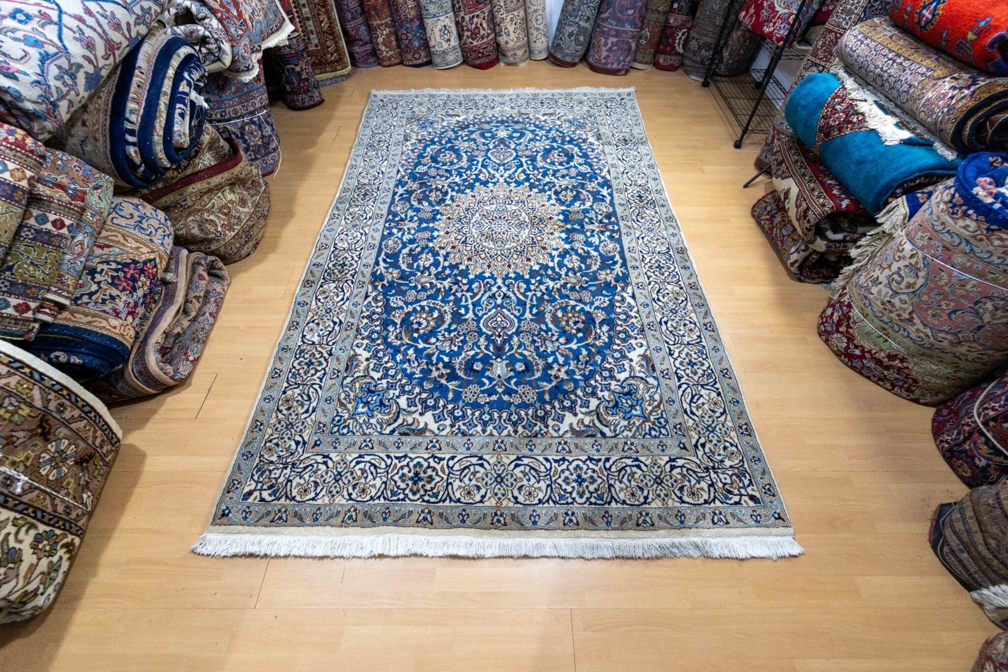 Perserteppich Nain 299 x 182 cm Wolle handgeknüpft