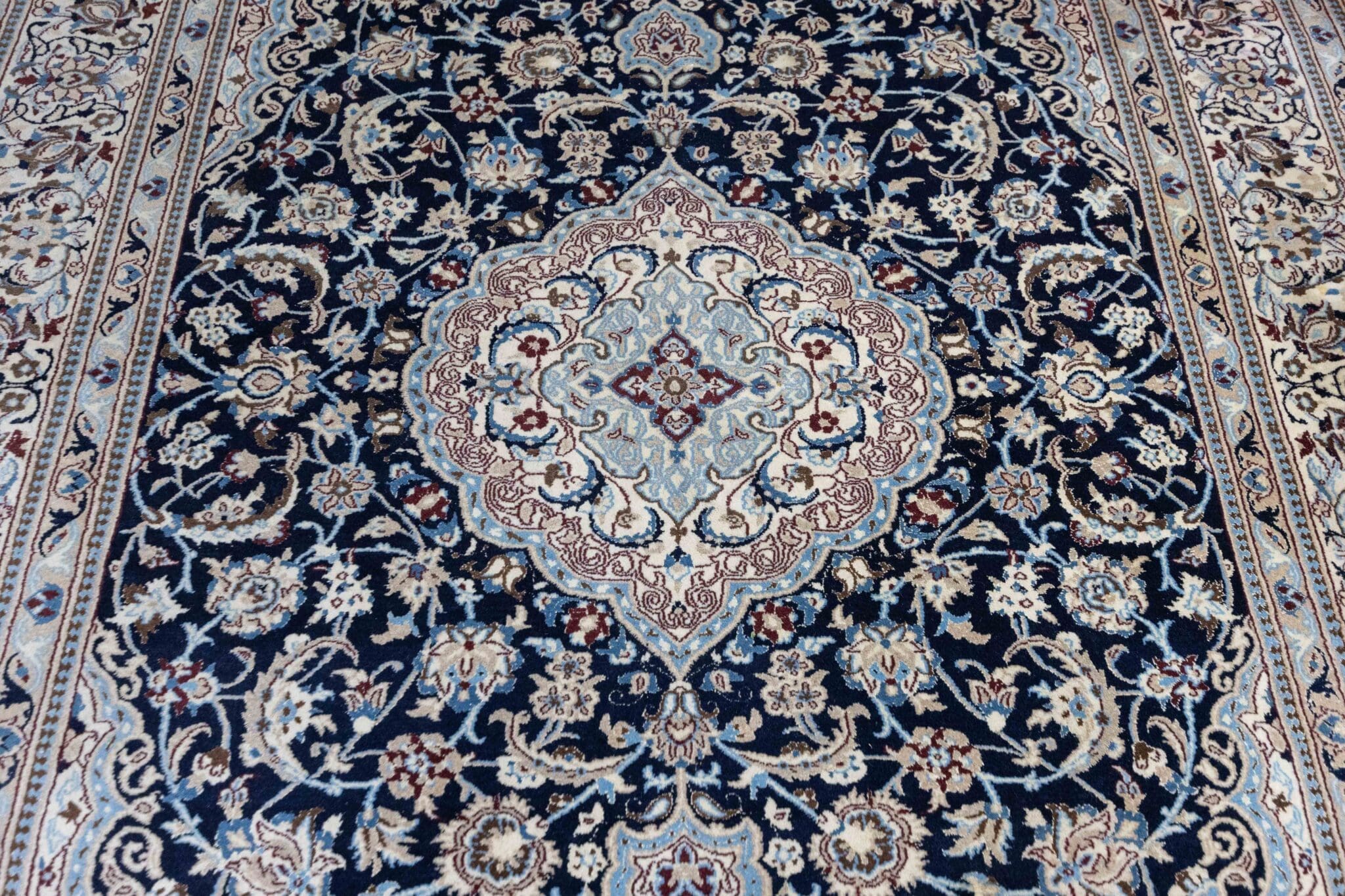 Perserteppich Nain 349x246 cm Wolle handgeknüpft