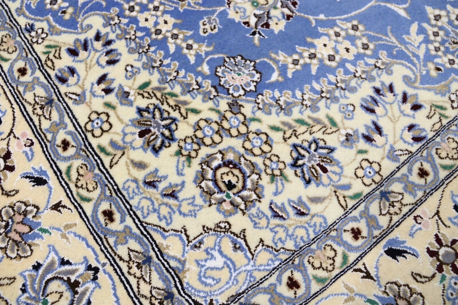 Perserteppich Nain 249 x 157 cm Schurwolle handgeknüpft