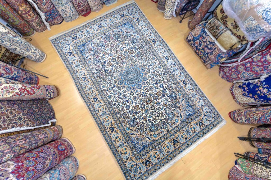 Perserteppich Nain 308 x 198 cm Wolle handgeknüpft (Verkauft)