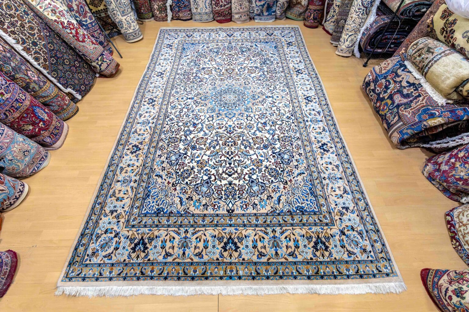 Perserteppich Nain 308 x 198 cm Wolle handgeknüpft (Verkauft)