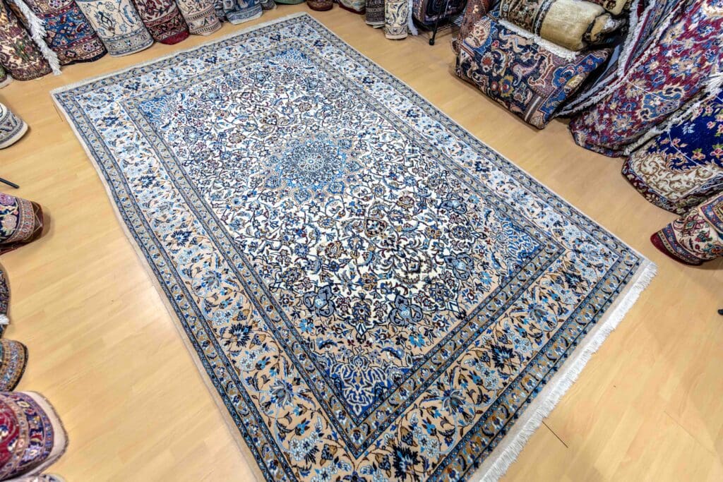 Perserteppich Nain 308 x 198 cm Wolle handgeknüpft (Verkauft)