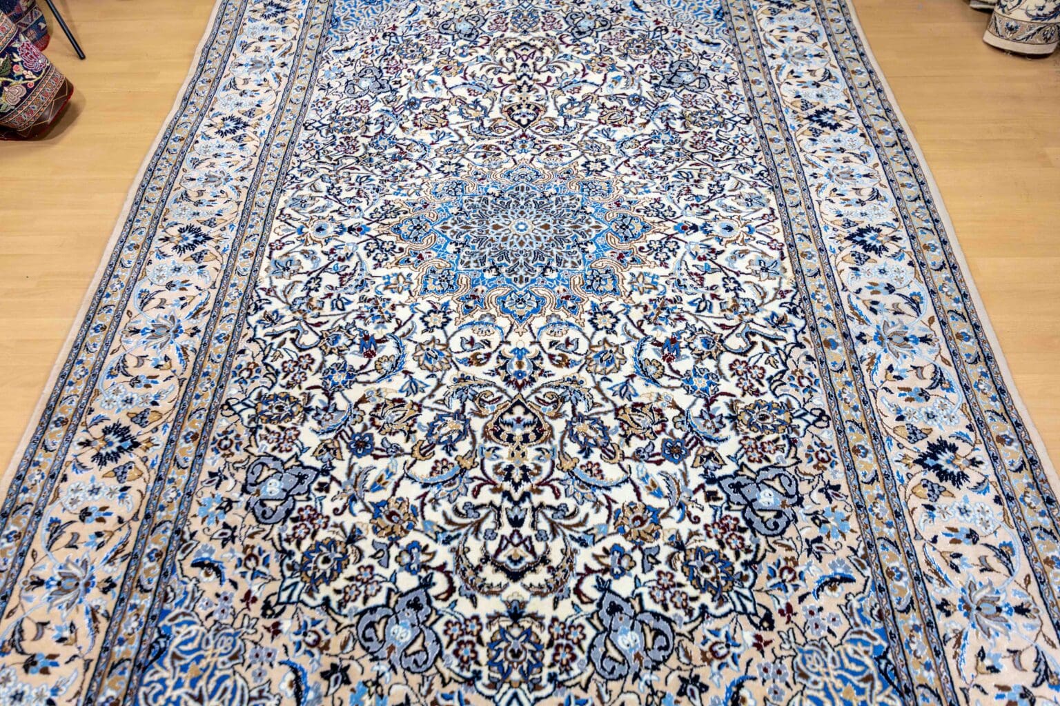 Perserteppich Nain 308 x 198 cm Wolle handgeknüpft (Verkauft)