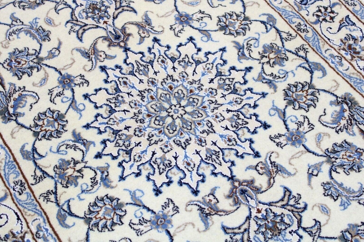 Perserteppich Nain 203 x 119 cm Wolle handgeknüpft