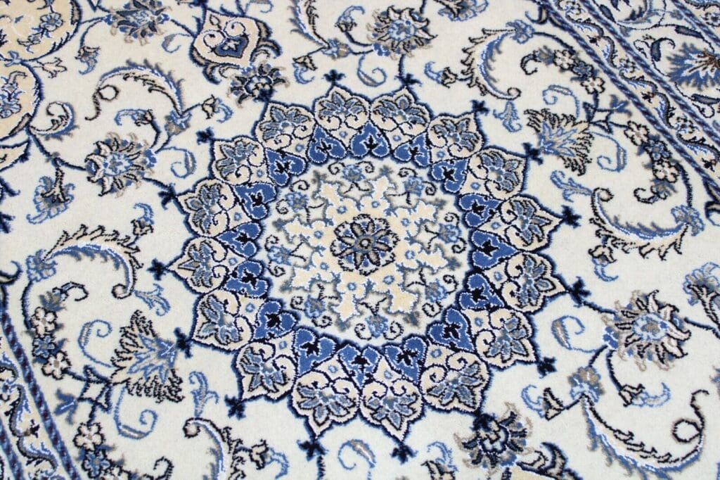 Perserteppich Nain 204 x 145 cm Wolle handgeknüpft