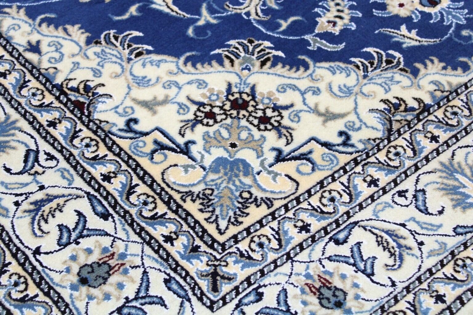 Perserteppich Nain 237 x 170 cm Wolle handgeknupft