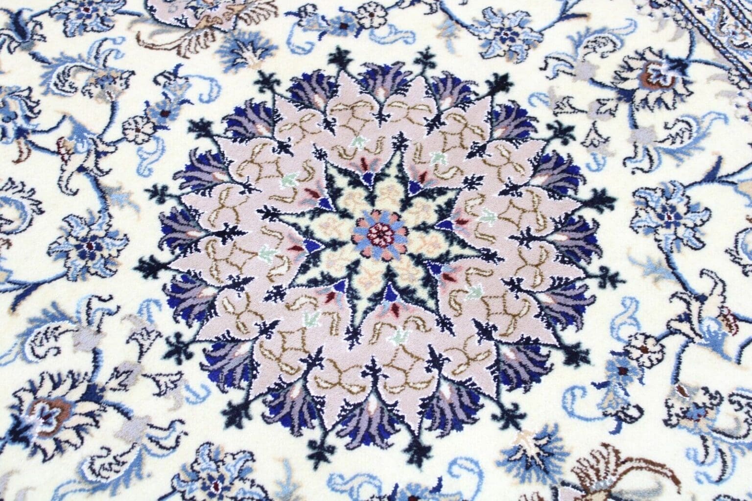 Perserteppich Nain 237 x 165 cm Wolle handgeknüpft