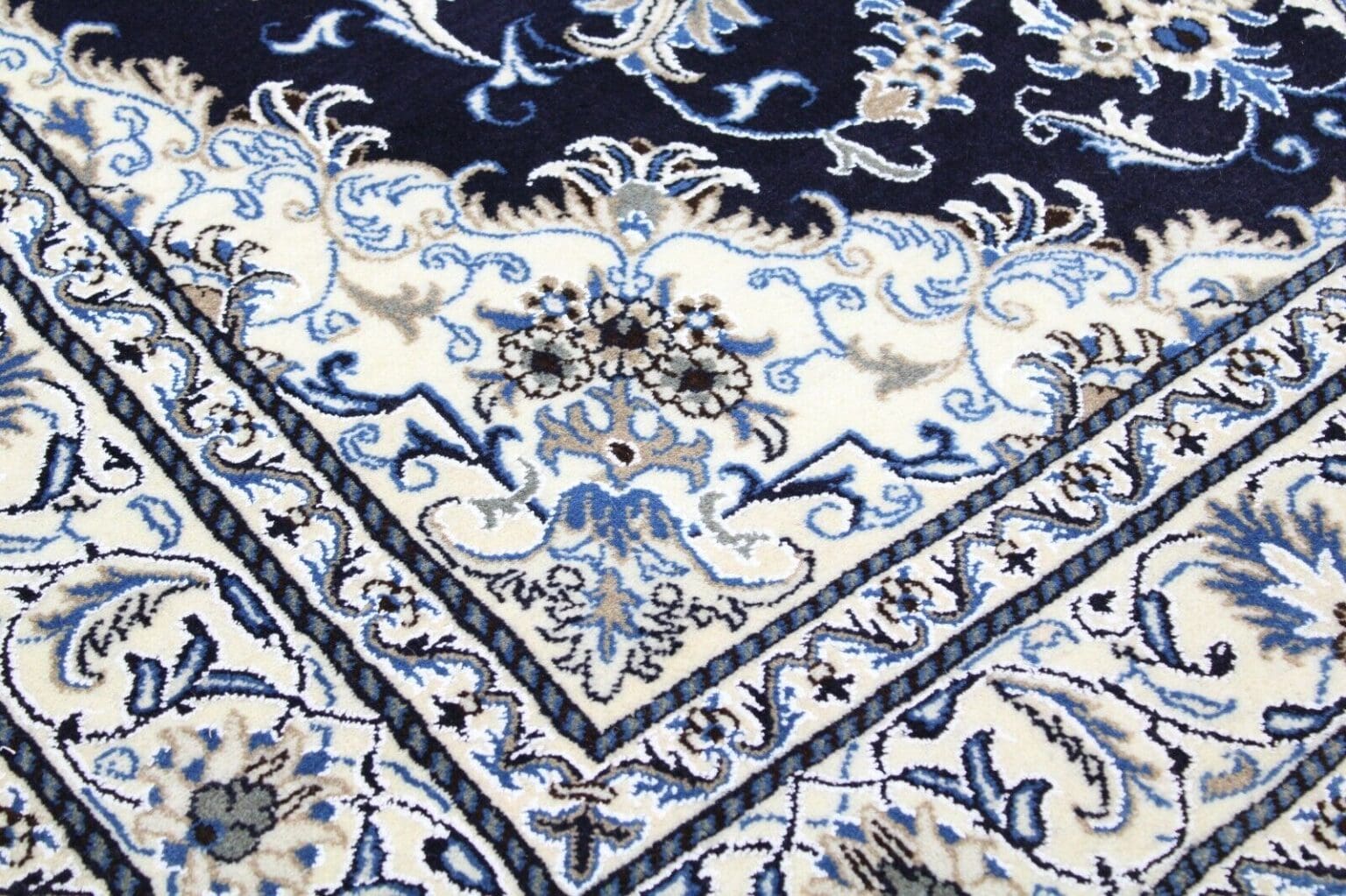 Perserteppich Nain 234 x 166 cm Wolle handgeknüpft
