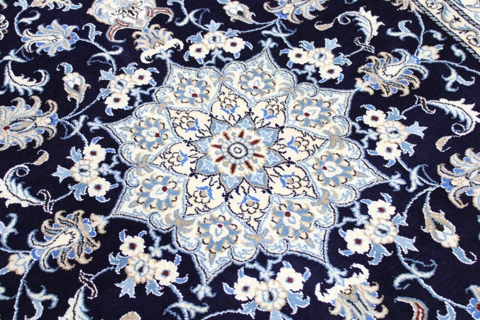 Perserteppich Nain 240 x 169 cm Wolle handgeknüpft