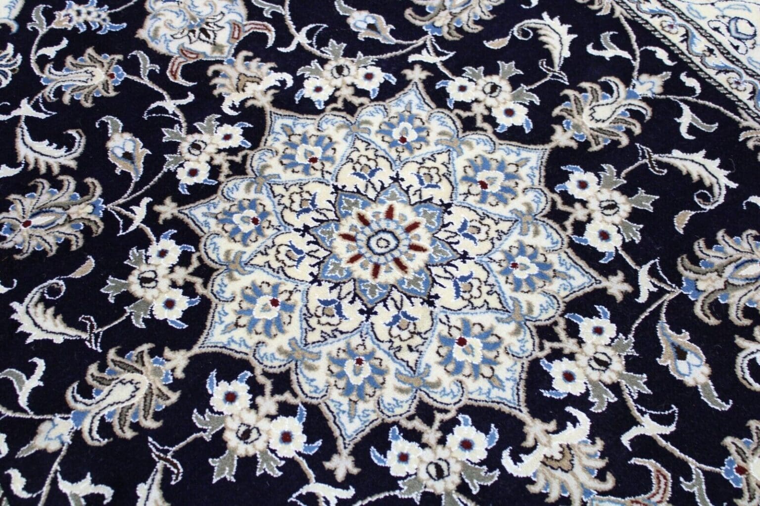 Perserteppich Nain 233 x 166 cm Wolle handgeknüpft