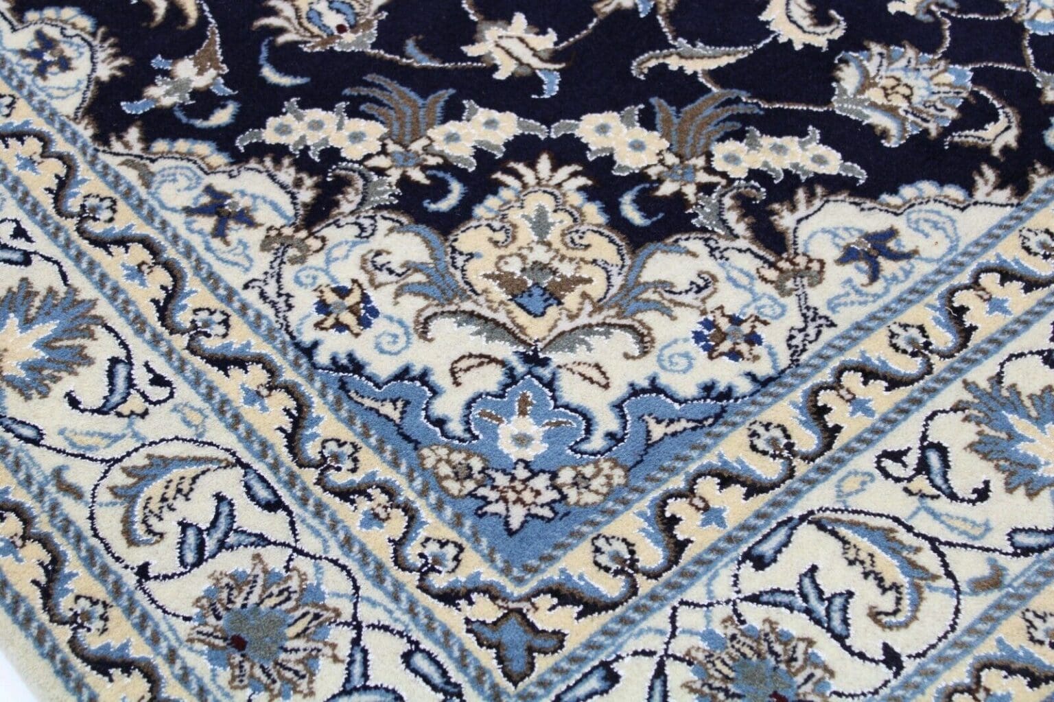 Perserteppich Nain 244 x 170 cm Wolle handgeknüpft