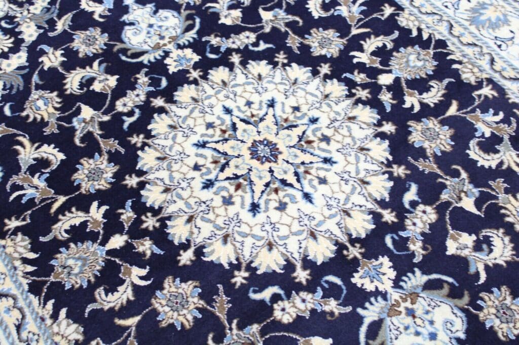 Perserteppich Nain 244 x 170 cm Wolle handgeknüpft